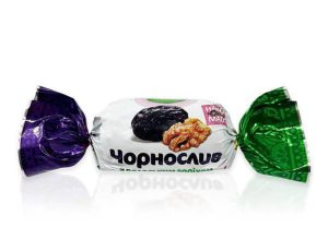 PRUNE CU NUCA ÎN CIOCOLATĂ NEAGRĂ - BOMBOANE VEGANE HAND-MADE